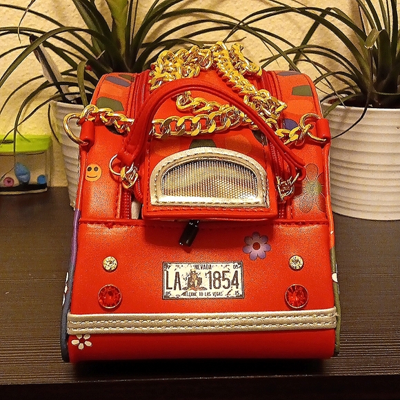 Beautiful Vintage Car Handbag 🚗 - Picture 6 of 10